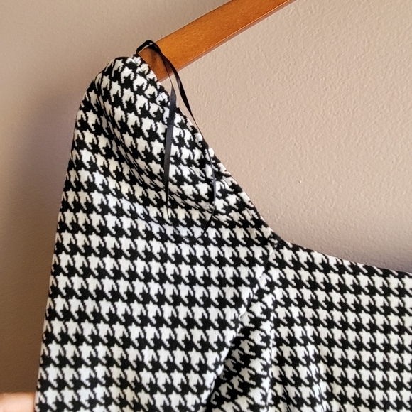 Mi ami Size Small Black & White Checkered Women's Dress Snall Puff Shoulder - Picture 7 of 11